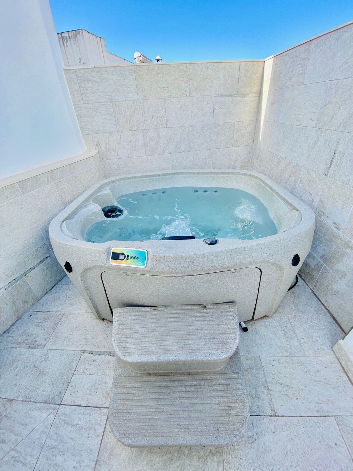 SHR003 Casa adosada en el corazón de Nerja con jacuzzi — Nerja, Andalucía — vacation rental