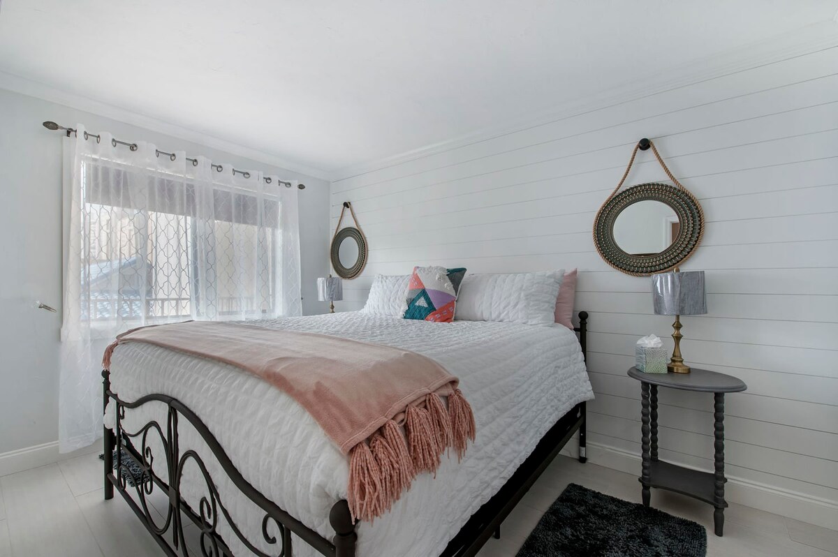 Modern Condo With Pool Steps From Vanderbilt Beach — Naples, FL — vacation rental