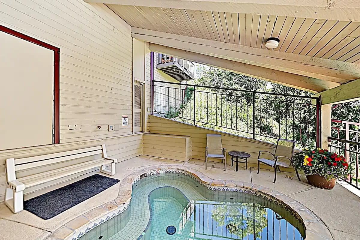 Updated 3 BR, 2 BA with Pool & Hot Tub - Stunning Mountain Views! 6