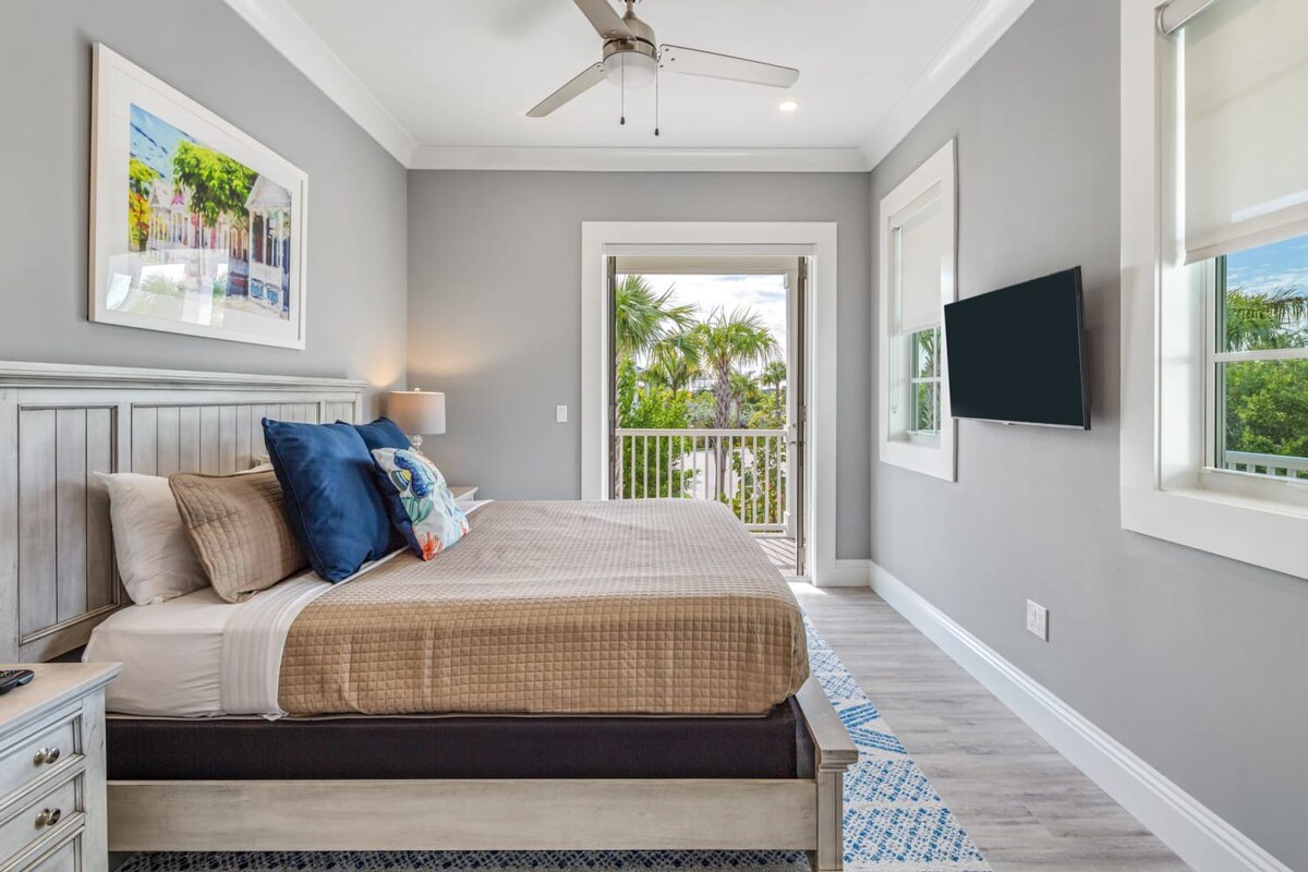 Springtide House - Luxury King Room