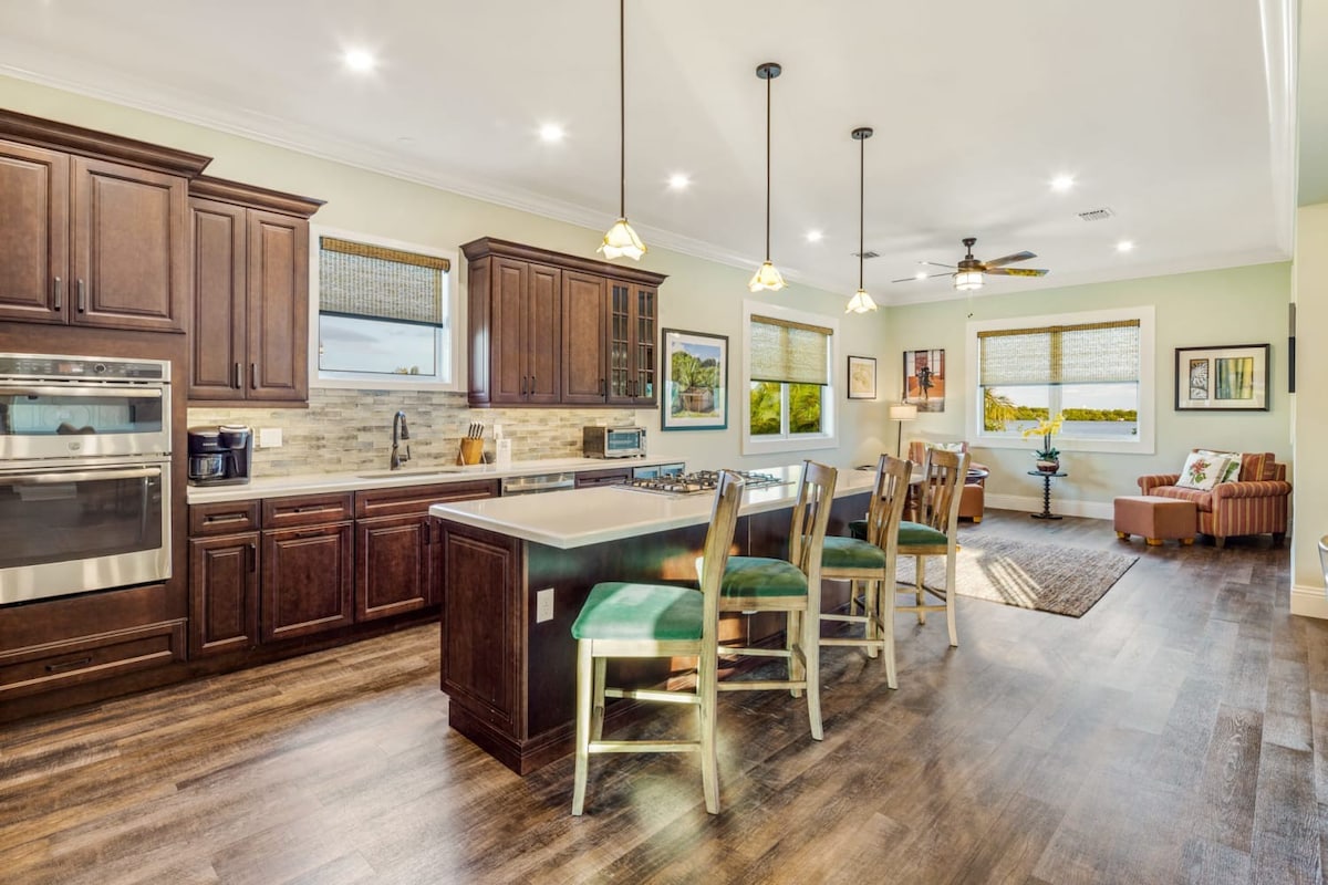Waterfront, Private Heated Pool - Capmar House
