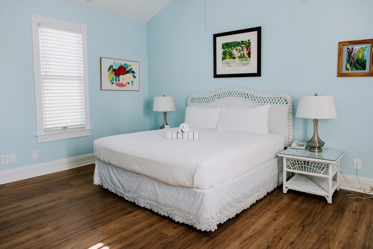 Classic King, Pool - Curry Mansion Inn