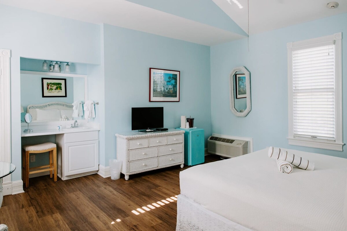 Classic King, Pool - Curry Mansion Inn 2