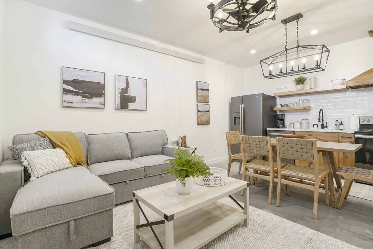 Alpine Den! Private Flat Walk to South Main! — Buena Vista, CO — vacation rental