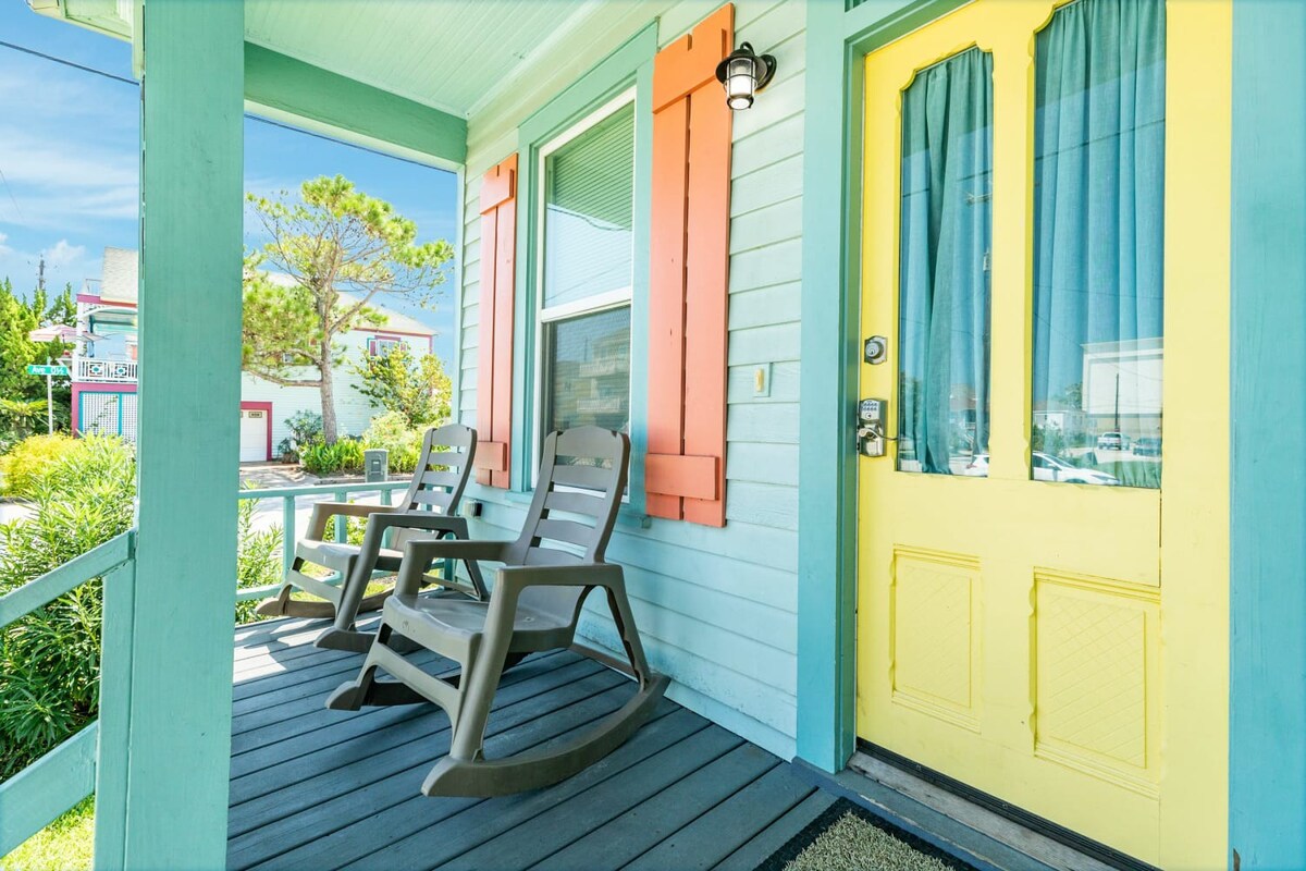 Casa Azul 2 Blocks to Beach Near Historic Strand Private Yard 4