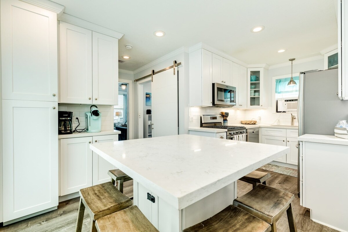 Casa Azul 2 Blocks to Beach Near Historic Strand Private Yard 3