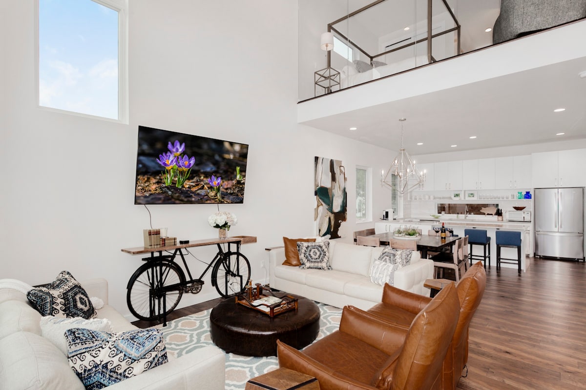Terracotta Townhome - By Momentary-Bikes available