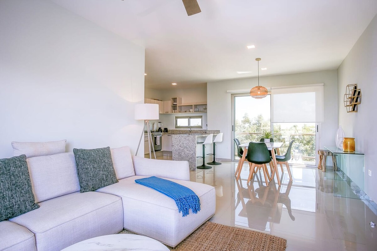 Spacious Retreat- Pool, Gym, 3 Balconies & Parking — Playa del Carmen, Quintana Roo — vacation rental