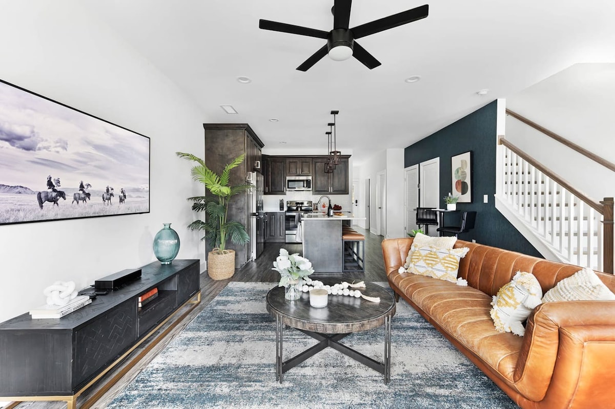 The Brooks House – Broadway Nearby + Backyard — Nashville, TN — vacation rental