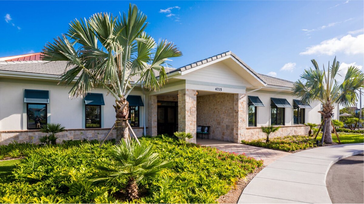 Clubhouse: The state-of-the-art clubhouse is where residents come to gather and socialize