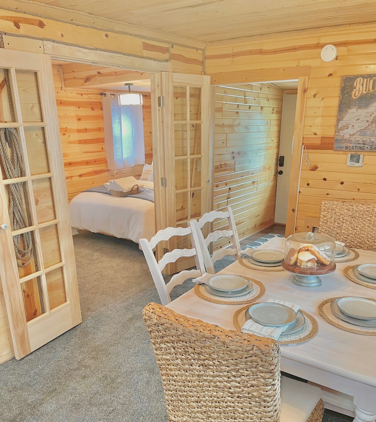 Little Red Cabin at Buckeye Lake|Hot Tub|Fireplace — Buckeye Lake, OH — vacation rental