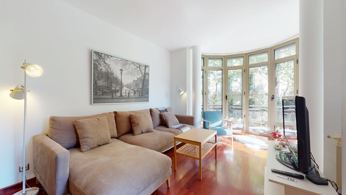 Modern and bright three-bedroom in Eixample β Barcelona, Catalunya β vacation rental