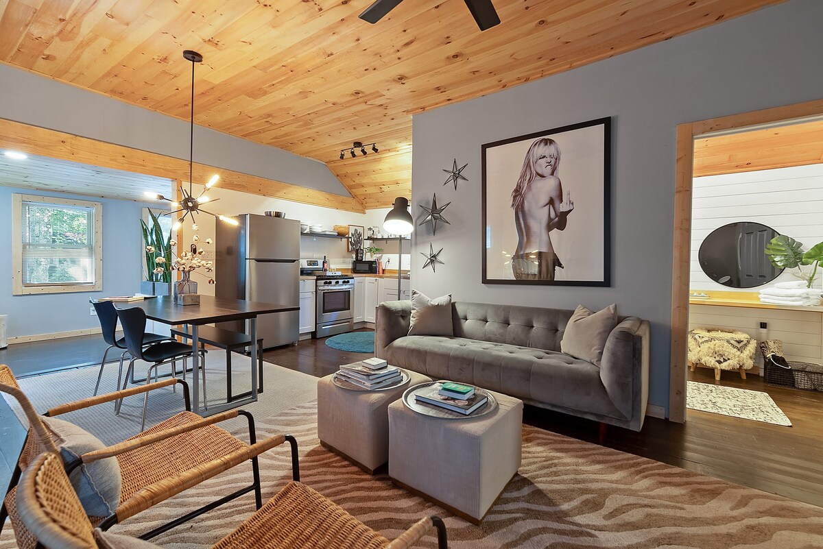 Cozy Modern Pocono Cabin | Firepit Nights • BBQ — Pocono Pines, PA — vacation rental