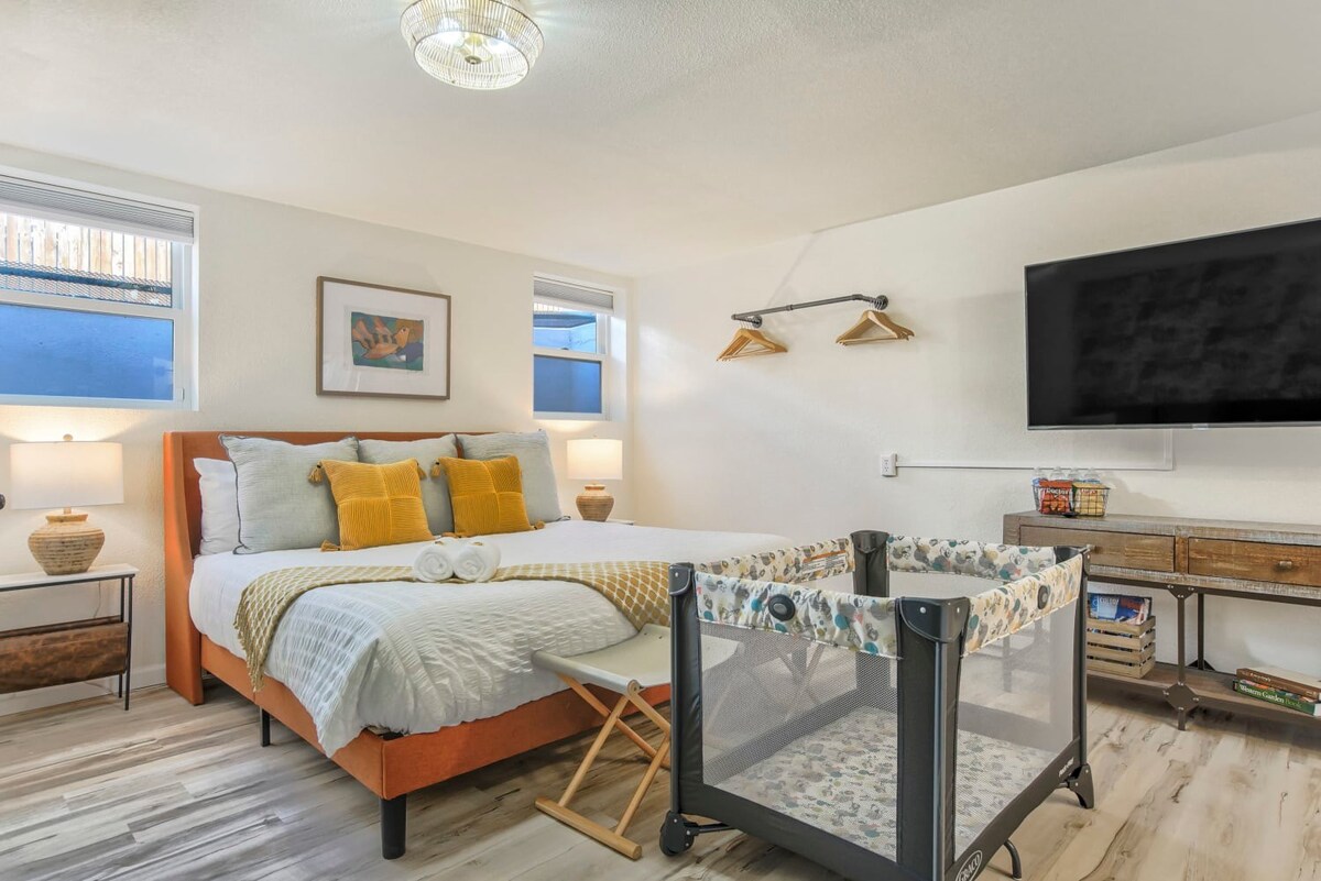 Pikes Escape! Downtown Studio w/ Arcade & Firepit โ Colorado Springs, CO โ vacation rental
