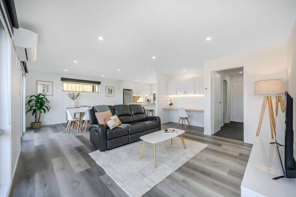 Modern Escape, 2 Bed/Bath 12 km to CBD/Airport. — Howrah, Tasmania — vacation rental
