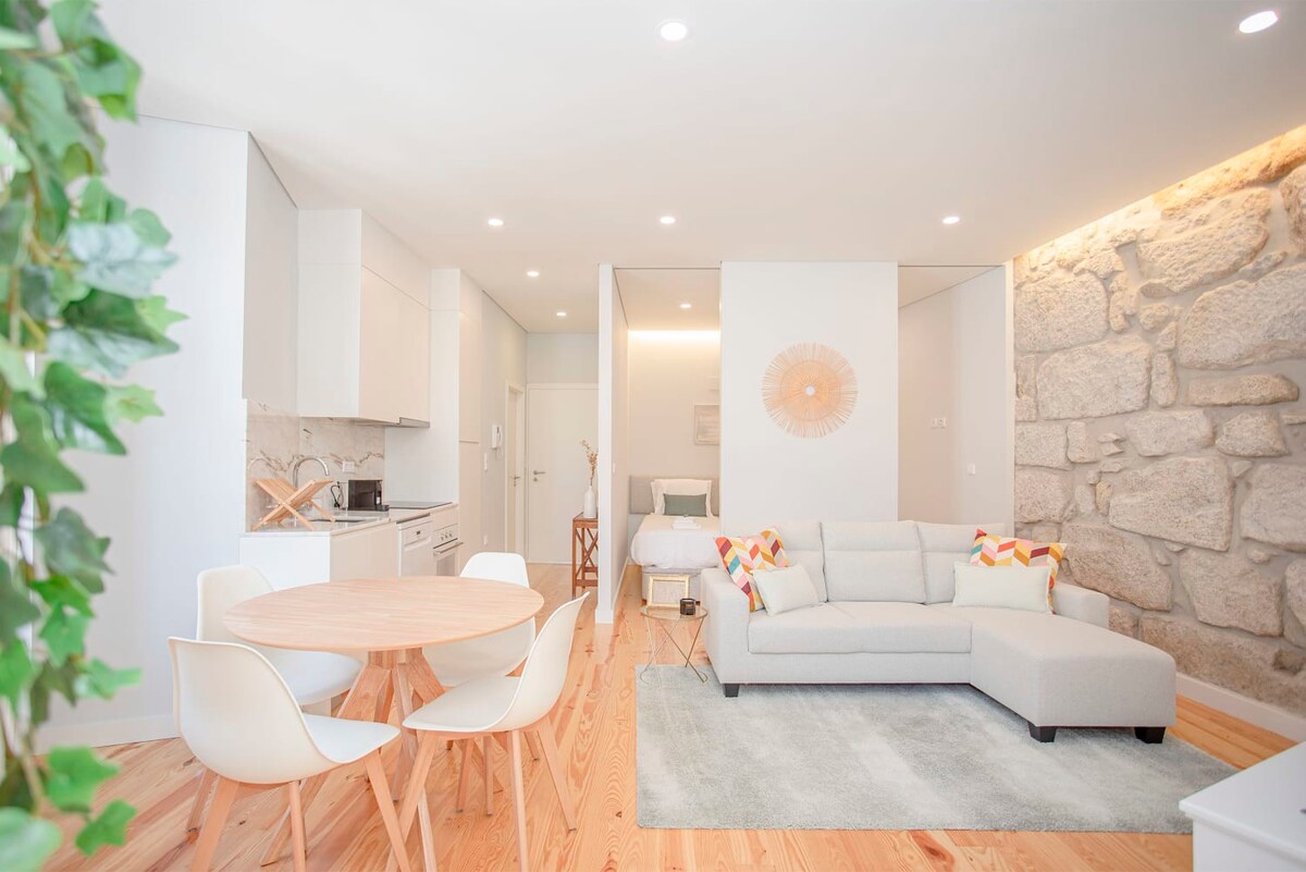 Liiiving in Porto - Aliados Stone Apartment — Porto, Porto — vacation rental