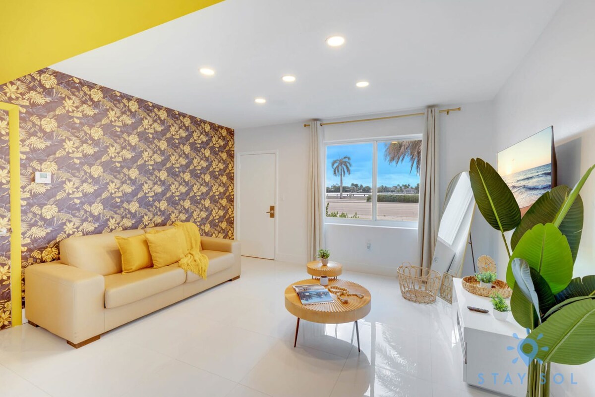 Hollywood Broadwalk Haven — Hollywood, FL — vacation rental
