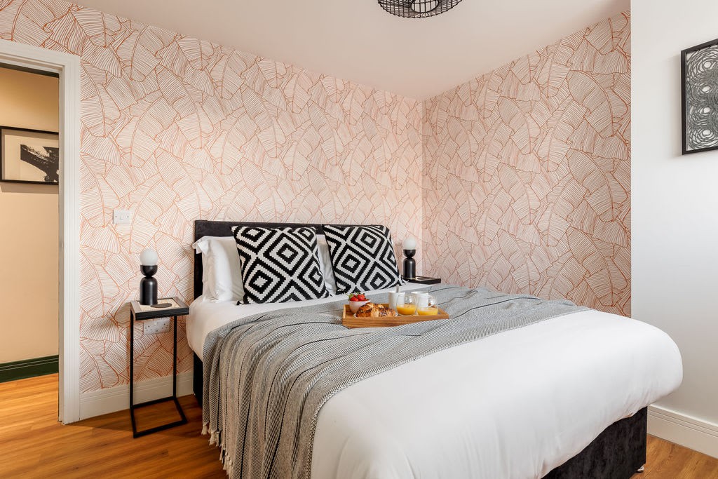 Wholesome Family 3-Bed, 2-Bath Apt; Free Gym & PKG