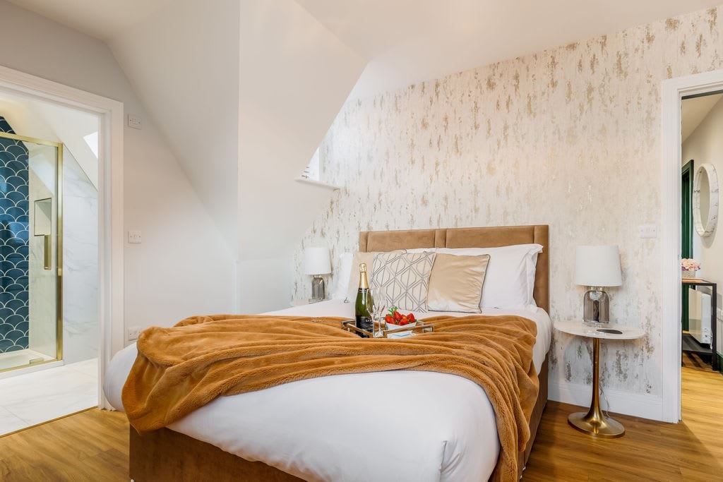 Wholesome Family 3-Bed, 2-Bath Apt; Free Gym & PKG