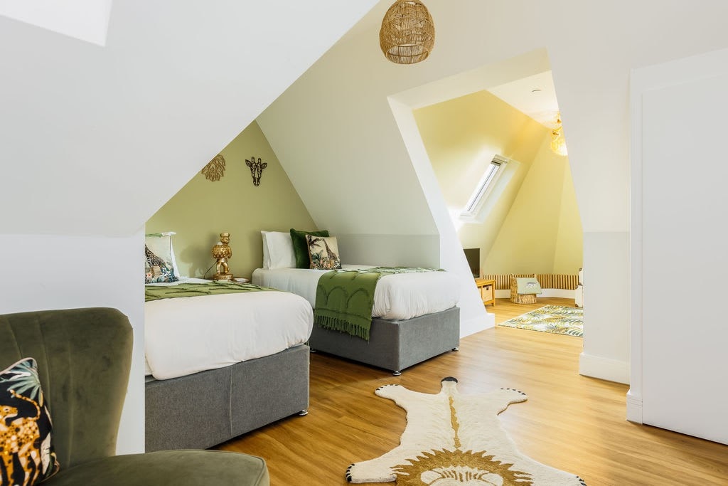 Wholesome Family 3-Bed, 2-Bath Apt; Free Gym & PKG