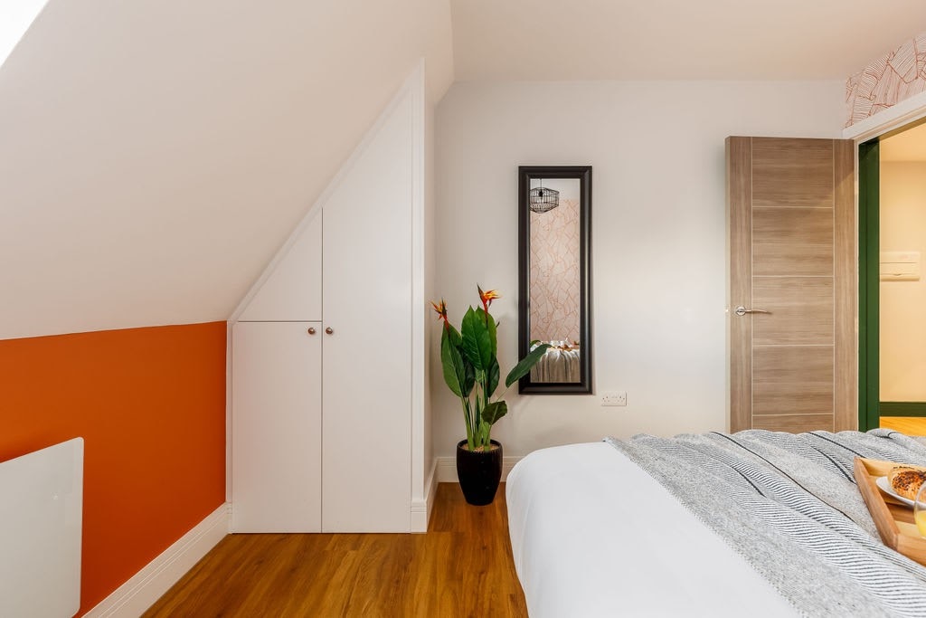 Wholesome Family 3-Bed, 2-Bath Apt; Free Gym & PKG