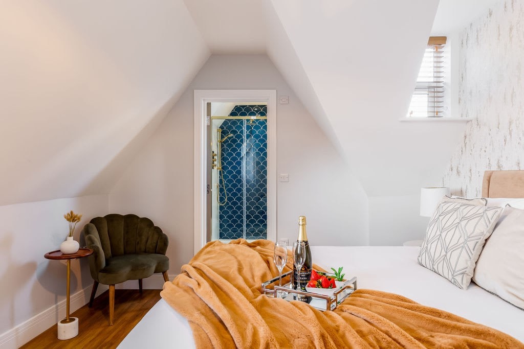 Wholesome Family 3-Bed, 2-Bath Apt; Free Gym & PKG