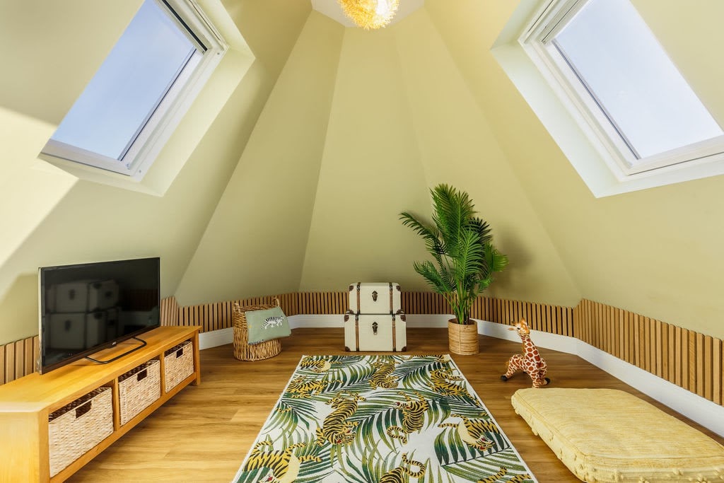 Wholesome Family 3-Bed, 2-Bath Apt; Free Gym & PKG