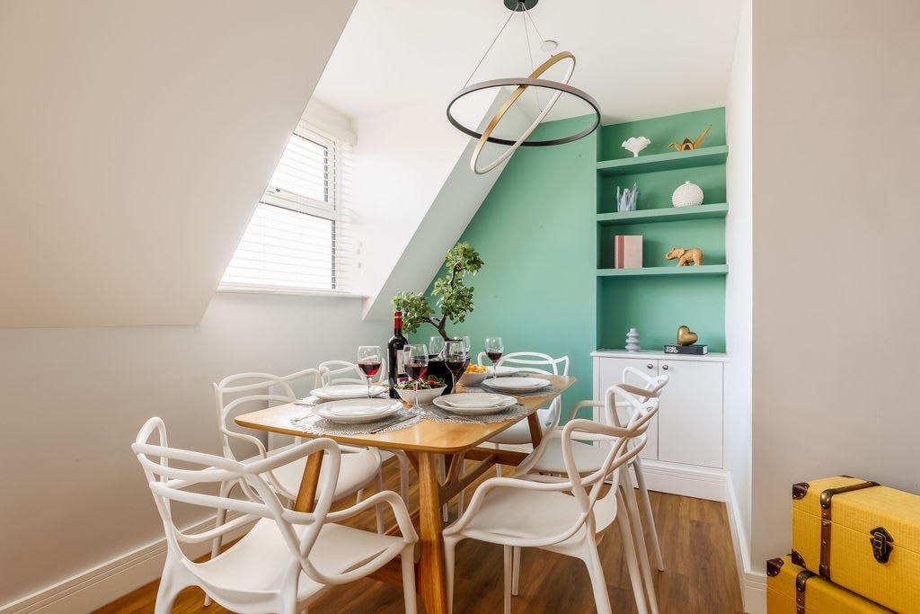 Wholesome Family 3-Bed, 2-Bath Apt; Free Gym & PKG