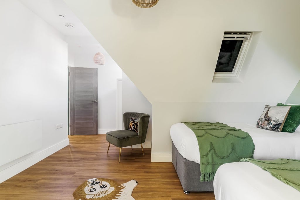 Wholesome Family 3-Bed, 2-Bath Apt; Free Gym & PKG