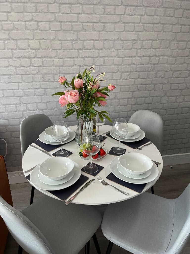 Sea View 2-Bed Family Apt w/ Free Gym & Parking