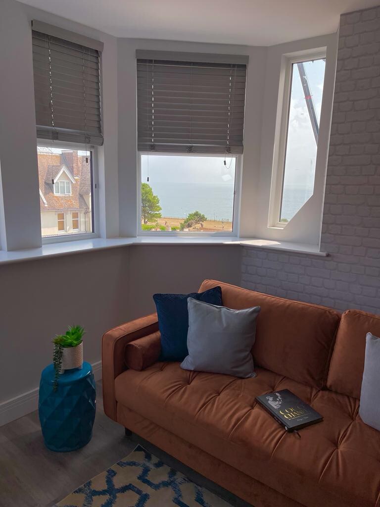 Sea View 2-Bed Family Apt w/ Free Gym & Parking