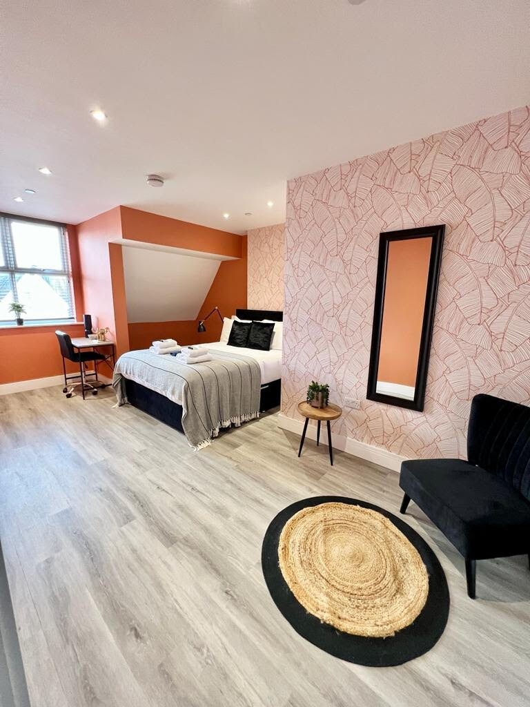 Sea View 2-Bed Family Apt w/ Free Gym & Parking