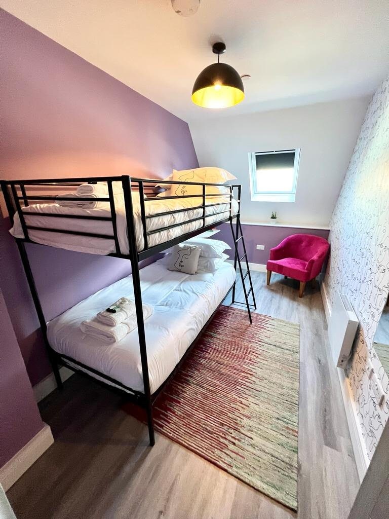 Sea View 2-Bed Family Apt w/ Free Gym & Parking
