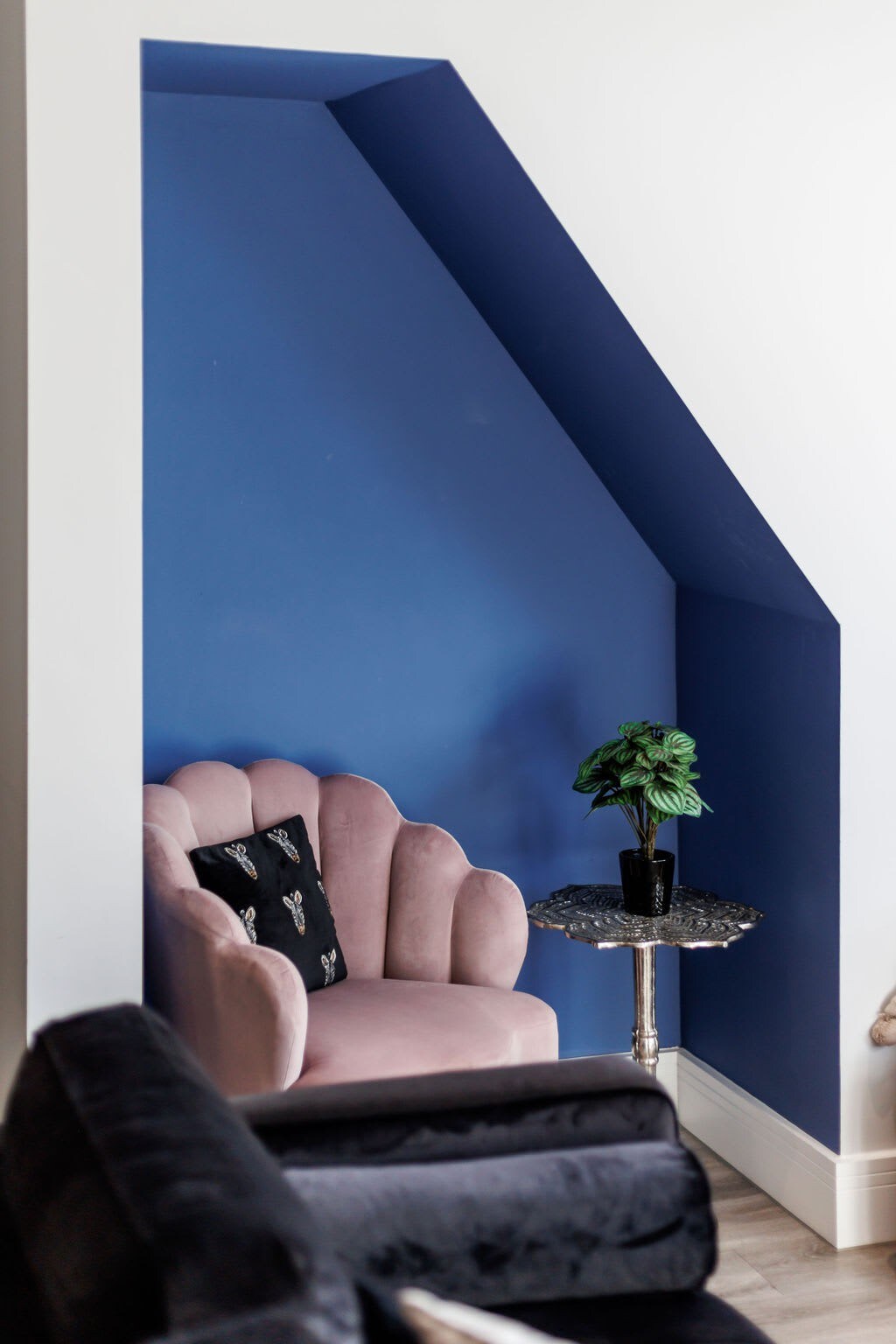 Bright & Stylish King Bed Apt w/ Free Gym & WI-FI