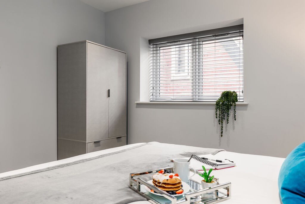 Bright & Stylish King Bed Apt w/ Free Gym & WI-FI