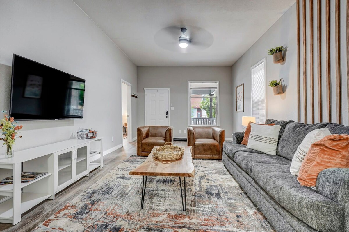 Peak Pool Hall! Billiards Room & BBQ & Fire Pit! β Colorado Springs, CO β vacation rental