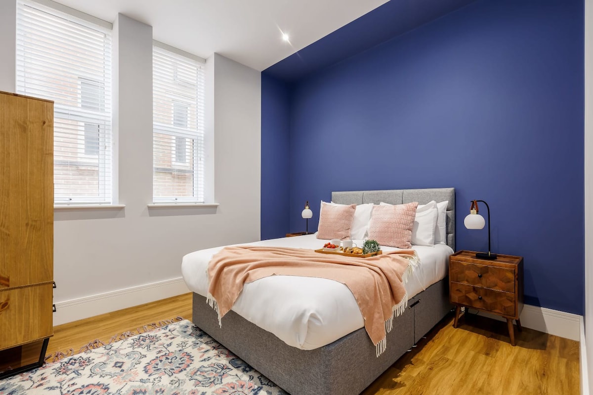 Beautifully Modern 1-Bed Apt w/ Free Gym & Parking