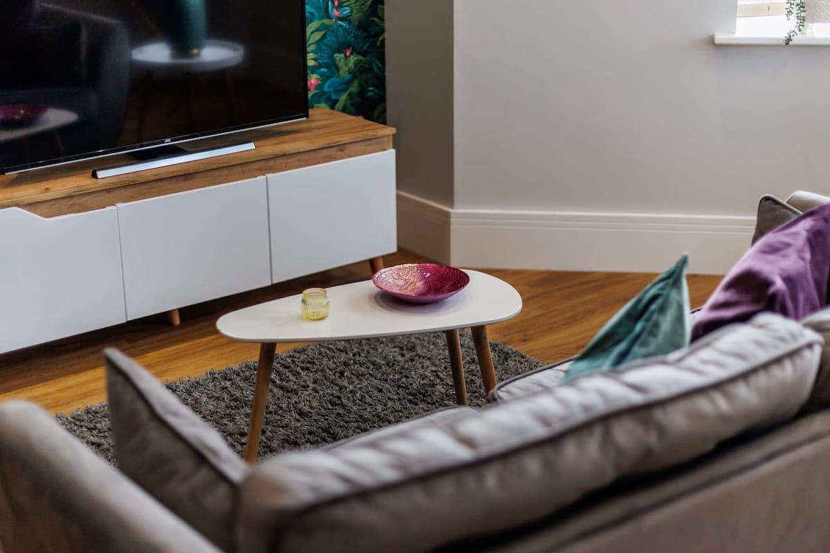 Beautifully Modern 1-Bed Apt w/ Free Gym & Parking