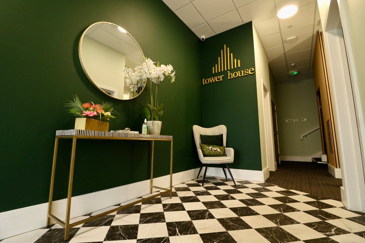 Gorgeous Family 2-Bed Apt w/ Free Gym & Parking