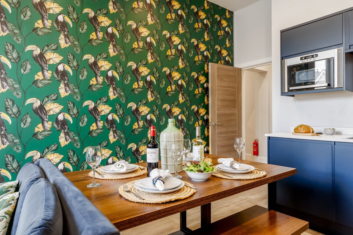 Gorgeous Family 2-Bed Apt w/ Free Gym & Parking