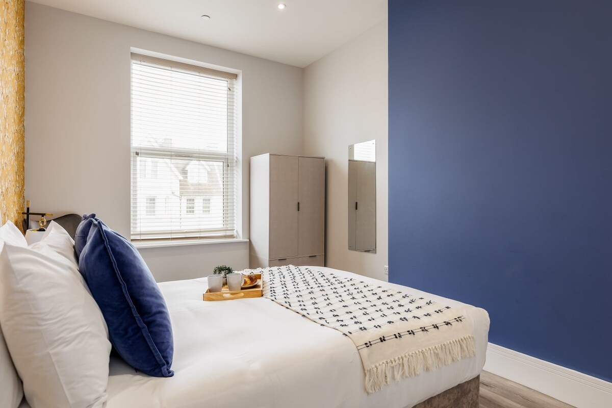 Gorgeous Family 2-Bed Apt w/ Free Gym & Parking