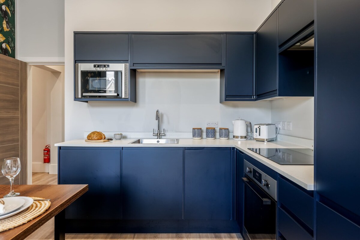 Gorgeous Family 2-Bed Apt w/ Free Gym & Parking