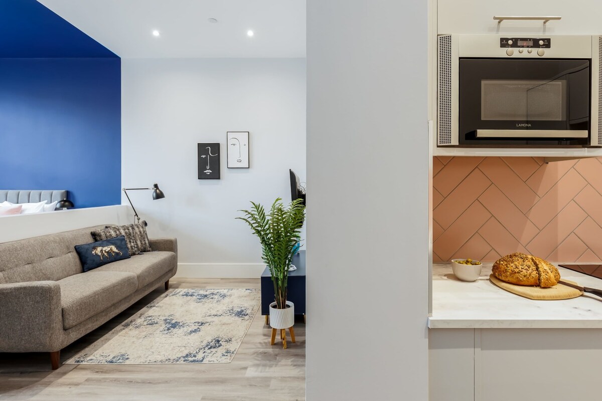 Comfy Seaside Studio Apt w/ Free Gym & Wi-Fi