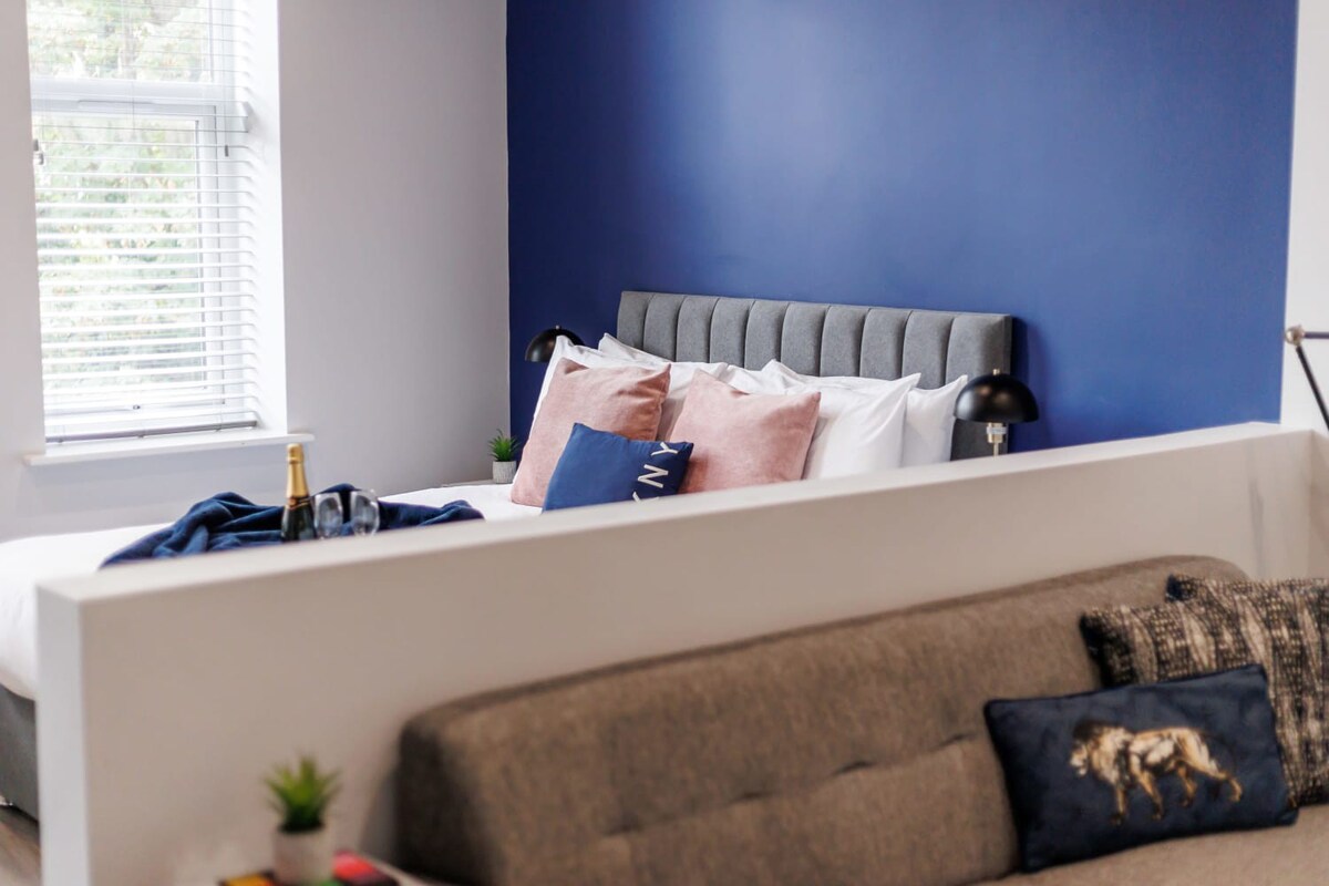 Comfy Seaside Studio Apt w/ Free Gym & Wi-Fi