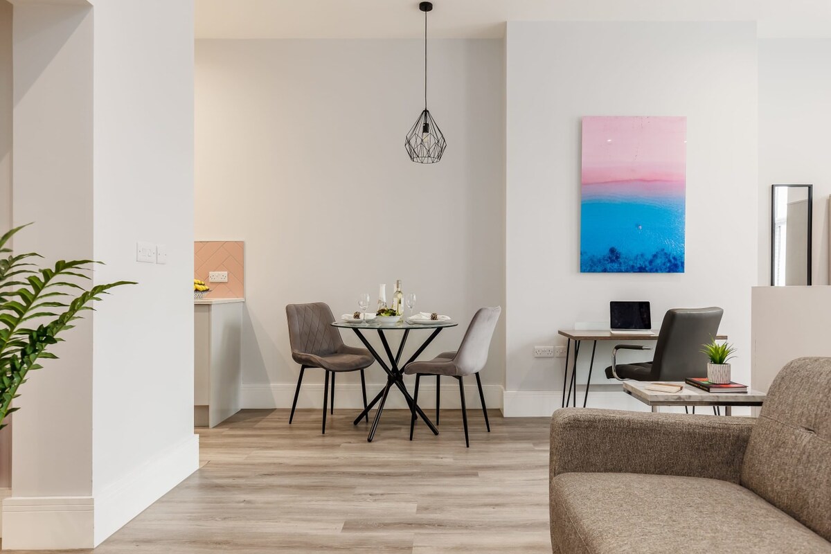 Comfy Seaside Studio Apt w/ Free Gym & Wi-Fi