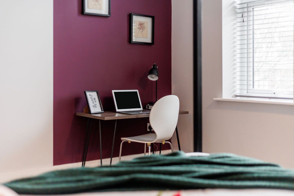 Romantic King Apt w/ Sea View, Free Gym & Parking