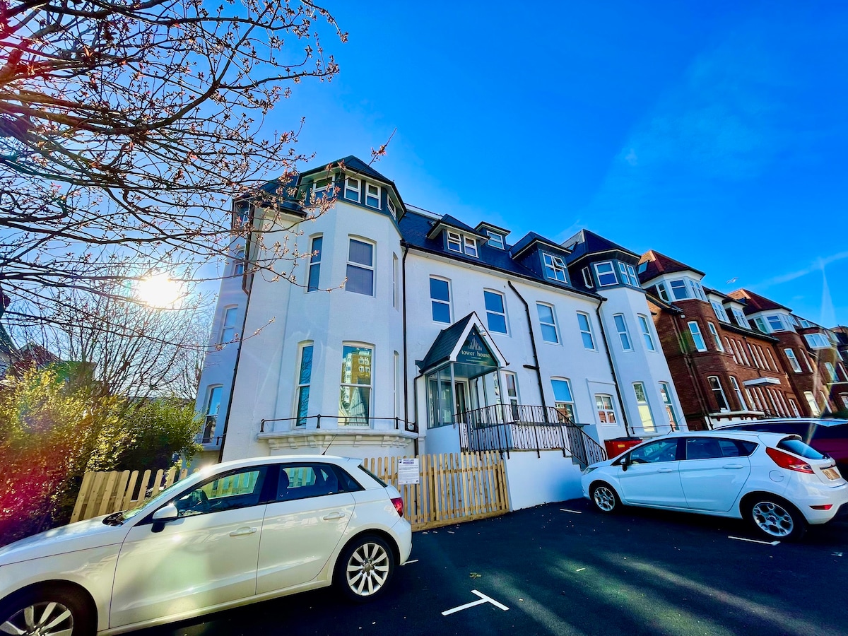 Stunning Sea Views, Family Apt; Free Parking & Gym
