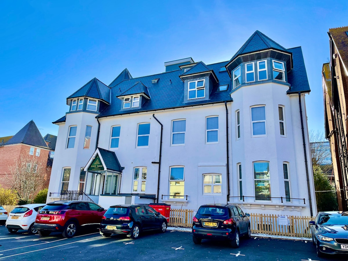 Stunning Sea Views, Family Apt; Free Parking & Gym