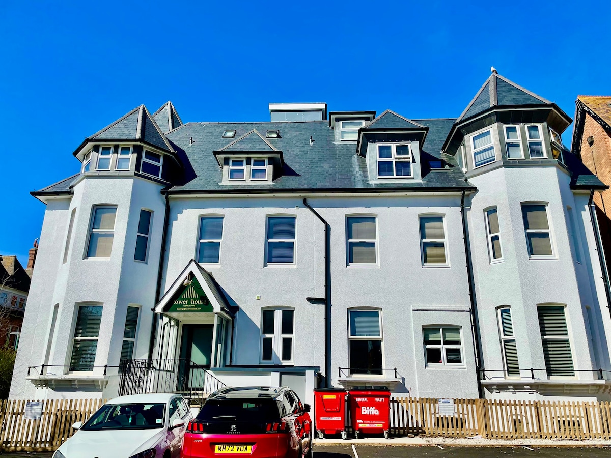 Stunning Sea Views, Family Apt; Free Parking & Gym