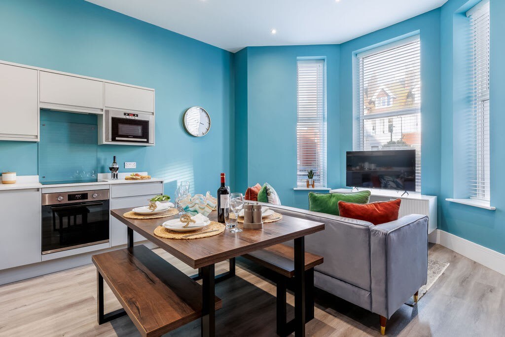 Beautiful Family Apt w/ Free Gym & Parking